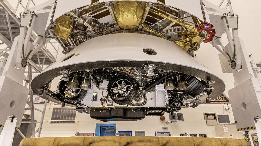 Mars 2020 Perseverance spacecraft stacked inside the Payload Hazardous Servicing Facility (PHSF).