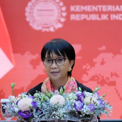 Amankan Vaksin Covid-19, Menlu Retno Terbang ke Inggris