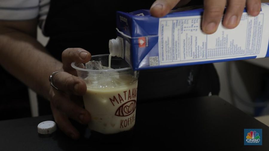 Potret Barista Tunanetra Bertahan Ditengah Pandemi (CNBC Indonesia/ Tri Susilo)