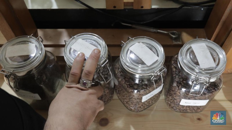 Potret Barista Tunanetra Bertahan Ditengah Pandemi (CNBC Indonesia/ Tri Susilo)