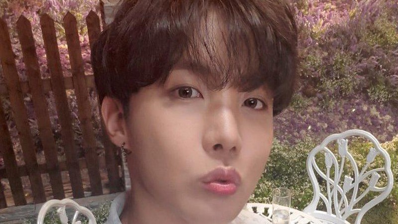 J-Hope (BTS) (Tangkapan Layar Twitter @BTS_twt)
