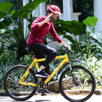 Negatif Covid-19, Jokowi Genjot Sepeda Olah Raga Pagi