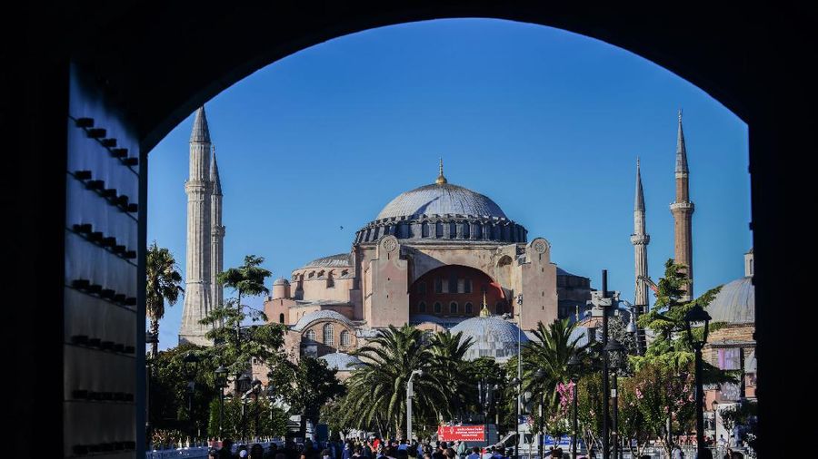 Sholat Jumat di Hagia Sophia. AP/Yasin Akgul