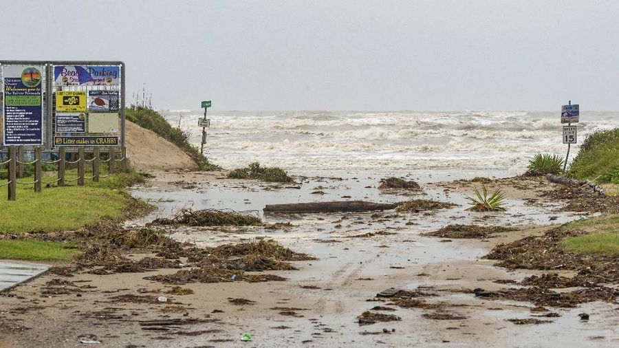A boat sinks in the Packery Channel during Hurricane Hanna, Saturday, July 25, 2020, in North Padre Island, Texas. The Category 1 storm continued to strengthen before reaching Padre Island at 5 p.m. Saturday. (Annie Rice/Corpus Christi Caller-Times via AP)