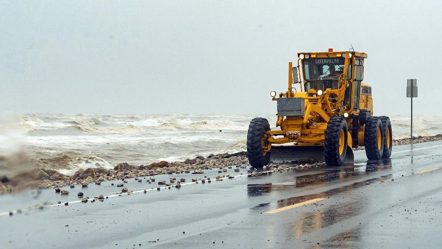 A boat sinks in the Packery Channel during Hurricane Hanna, Saturday, July 25, 2020, in North Padre Island, Texas. The Category 1 storm continued to strengthen before reaching Padre Island at 5 p.m. Saturday. (Annie Rice/Corpus Christi Caller-Times via AP)