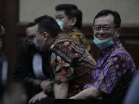 Emiten Bentjok Pailit, Bos Smartfren Buka-bukaan soal Alibaba