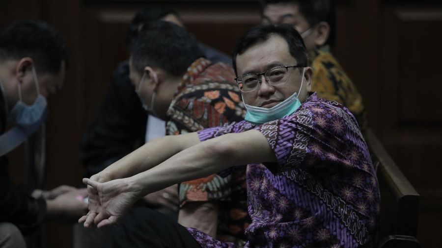 Benny Tjokosaputro atau akrab disapa Bentjok, salah satu dari 6 terdakwa di kasus PT Asuransi Jiwasraya (Persero) yang menjalani persidangan Tindak Pidana Korupsi di Pengadilan Negeri Jakarta Pusat. (վ/ Tri Susilo)