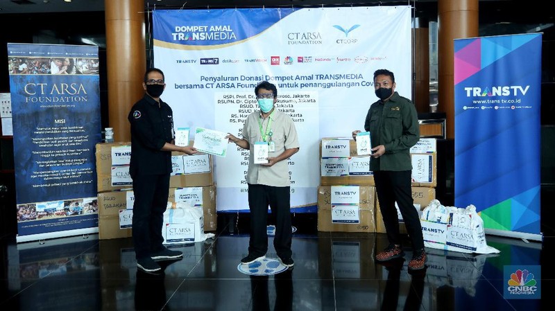 Dompet Amal TRANSMEDIA bersama CT ARSA Foundation Salurkan Donasi Tahap ke-8 untuk Penanganan Covid-19. (CNBC Indonesia/ Andrean Kristianto)