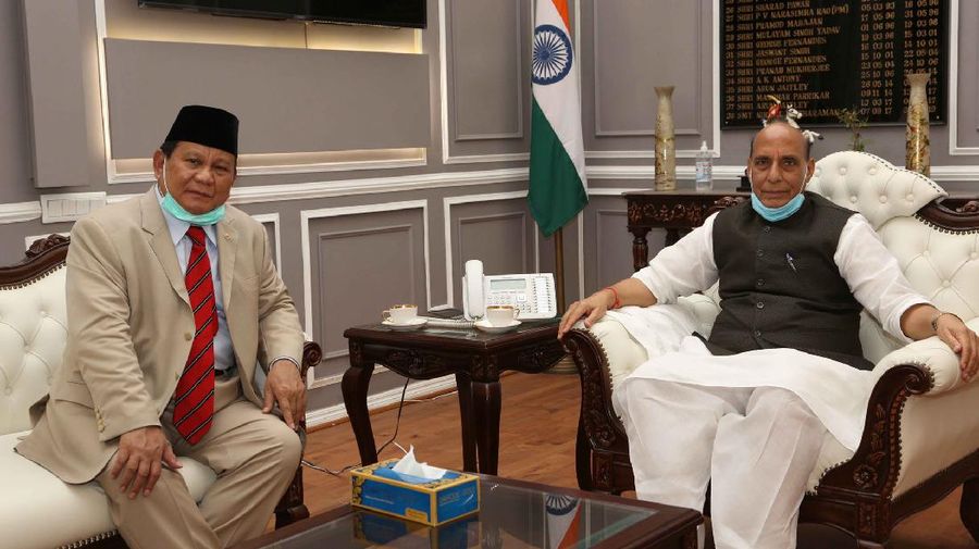 Pertemuan Menteri Pertahanan Indonesia Prabowo Subianto dengan Menteri Pertahanan India Rajnath Singh. (Dok. Twitter @rajnathsingh)