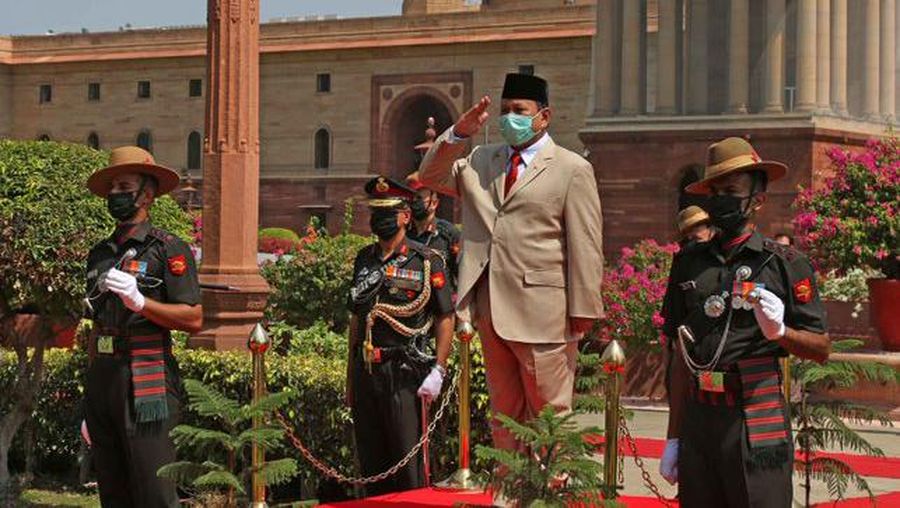 Pertemuan Menteri Pertahanan Indonesia Prabowo Subianto dengan Menteri Pertahanan India Rajnath Singh. (Dok. Twitter @SpokespersonMoD)