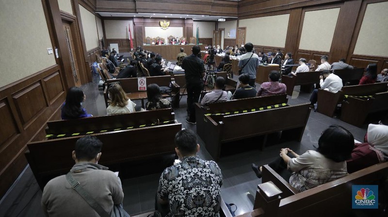 Sidang lanjutan kasus korupsi PT. Asuransi Jiwasraya (Persero)di Pengadilan Negeri, Jakarta Pusat, Senin (27/7/20). (CNBC Indonesia/Tri Susilo)