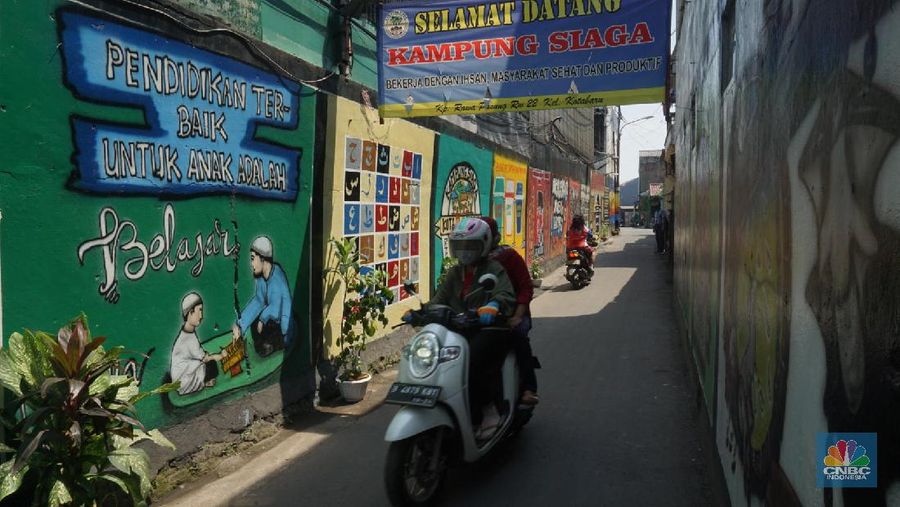 Kampung Rawa Pasung RW 022, Kelurahan Kota Baru, Kecamatan Bekasi Barat, Kota Bekasi, Jawa Barat, Selasa (28/7/2020). Kampung rawa pasung bekasi ini dikenal sebagai wilayah zona hijau sejak awal pandemi Maret lalu. (CNBC Indonesia/ Muhammad Sabki)