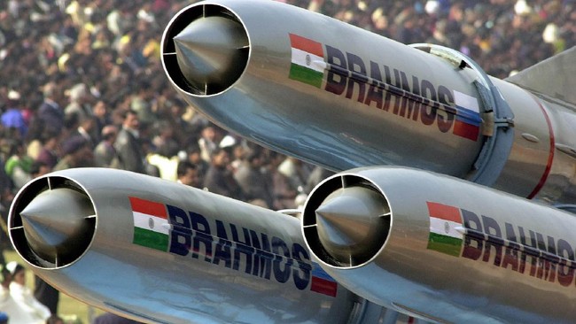 RI Disebut Siap Beli Rudal BrahMos dan Astra dari India, Ini Nilainya