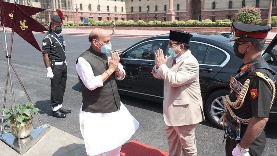 Pertemuan Menteri Pertahanan Indonesia Prabowo Subianto dengan Menteri Pertahanan India Rajnath Singh. (Dok. TInstagram @prabowo)