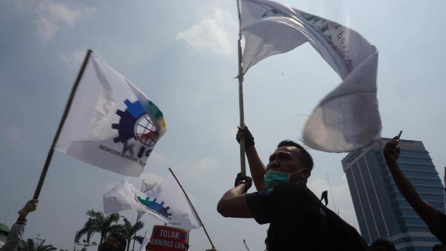 demo buruh tolak omnibus law cilaka