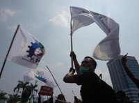 11 Emiten Ini Terpaksa PHK & Rumahkan Pegawai, Ini List-nya
