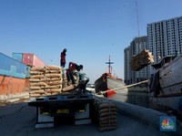 Anak Buah Luhut Bongkar Sederet Masalah Logistik Laut di RI