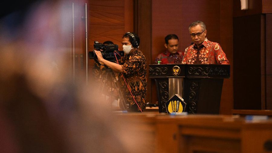 Ketua Dewan Komisioner OJK Wimboh Santoso di acara  Penandatanganan perjanjian kerja sama dan nota kesepahaman untuk program penjaminan pemerintah kepada korporasi padat karya dalam rangka percepatan pemulihan ekonomi nasional (Biro KLI-Kemenkeu)