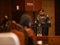 Airlangga Bicara Santunan Pekerja Rp 600.000 dari Jokowi