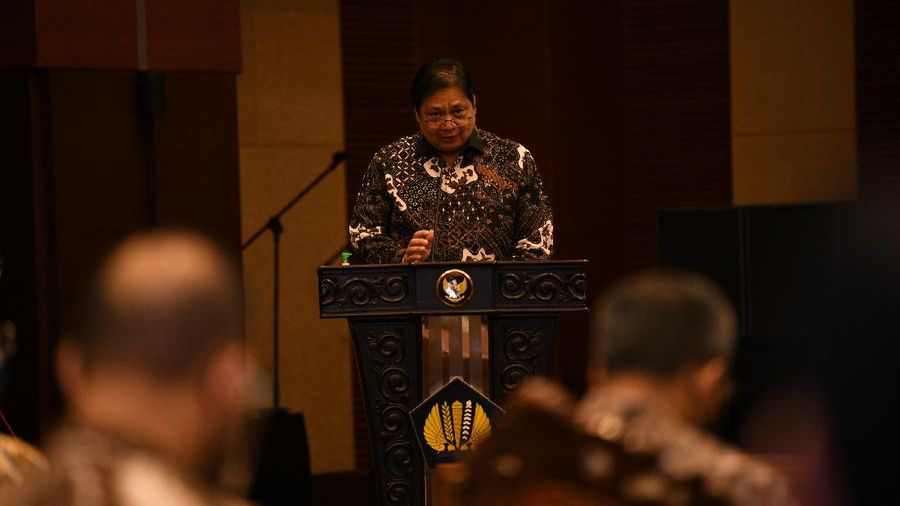 Menko Perekonomian Airlangga Hartarto di acara  Penandatanganan perjanjian kerja sama dan nota kesepahaman untuk program penjaminan pemerintah kepada korporasi padat karya dalam rangka percepatan pemulihan ekonomi nasional (Biro KLI-Kemenkeu)