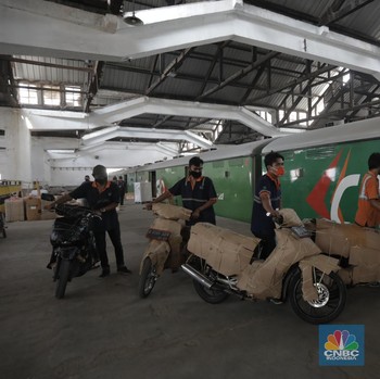 Sempat Anjlok Saat PSBB, Kirim Barang via Kereta Nanjak Lagi