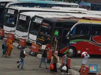 Intip Ramai Pemudik H-1 Iduladha di Terminal Kampung Rambutan
