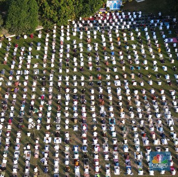 Masjid Al-Azhar Gelar Salat Idul Adha dengan Jaga Jarak