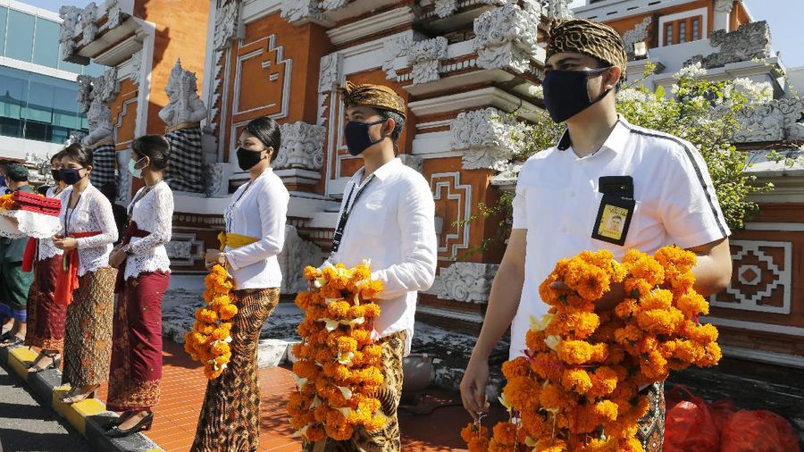 Bali buka kunjungan wisatawan domestik. (AP Photo/Firdia Lisnawati)