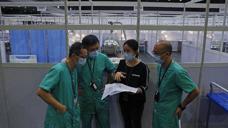 Hall pameran di Hong Kong di jadikan rumah sakit darurat Covid-19. (AP/Kin Cheung)