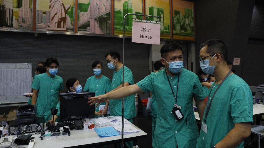 Hall pameran di Hong Kong di jadikan rumah sakit darurat Covid-19. (AP/Kin Cheung)