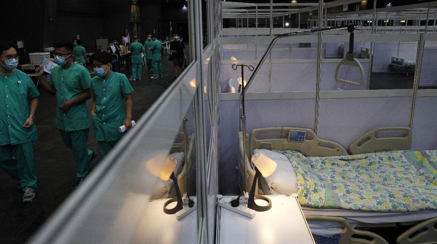 Hall pameran di Hong Kong di jadikan rumah sakit darurat Covid-19. (AP/Kin Cheung)