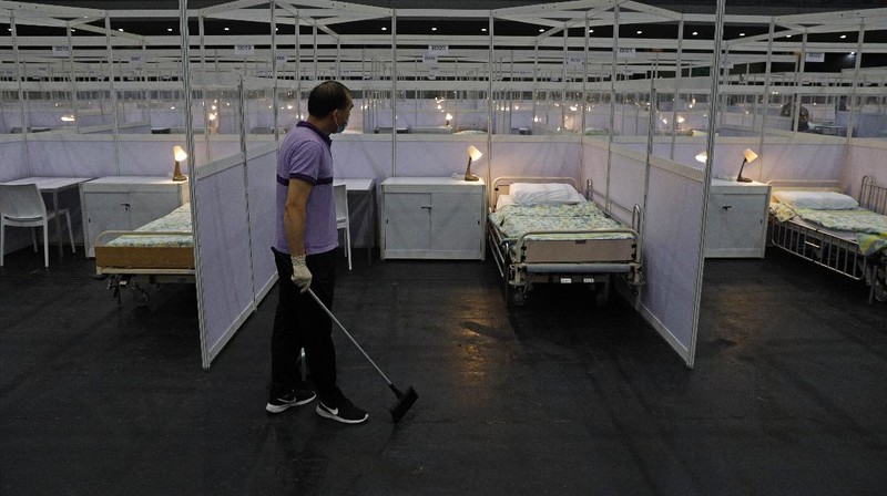 Hall pameran di Hong Kong di jadikan rumah sakit darurat Covid-19. (AP/Kin Cheung)