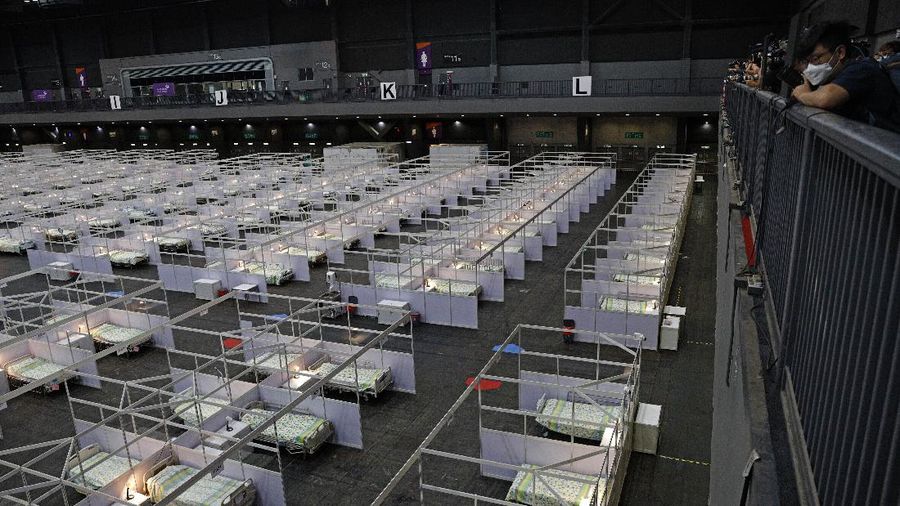 Hall pameran di Hong Kong di jadikan rumah sakit darurat Covid-19. (AP/Kin Cheung)