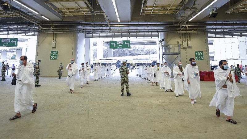 Suasana lempar Jumrah di Mina. (AP/Ministry of Media)
