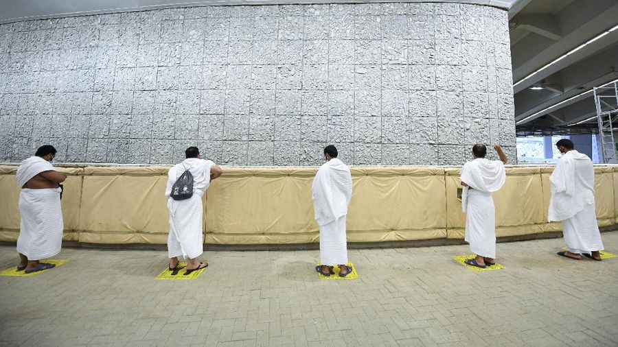 Suasana lempar Jumrah di Mina. (AP/Ministry of Media)
