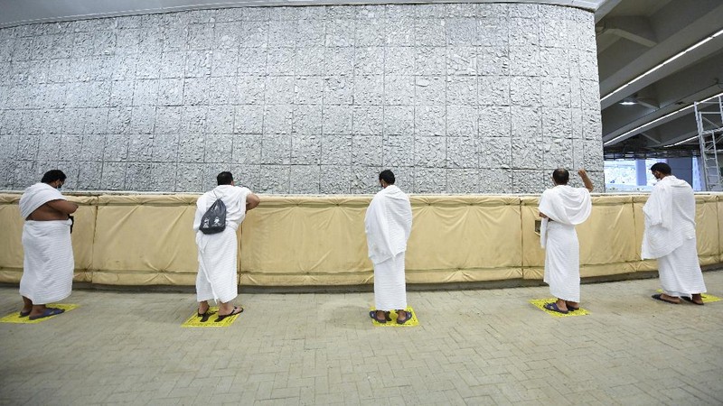 Suasana lempar Jumrah di Mina. (AP/Ministry of Media)
