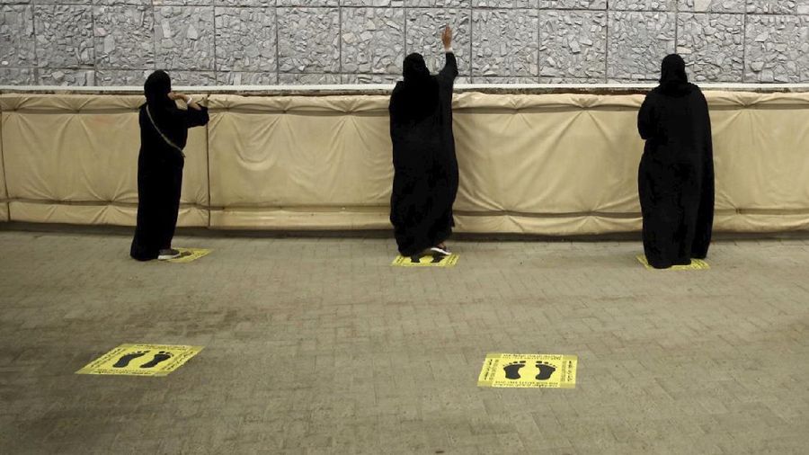 Suasana lempar Jumrah di Mina. (AP/Ministry of Media)
