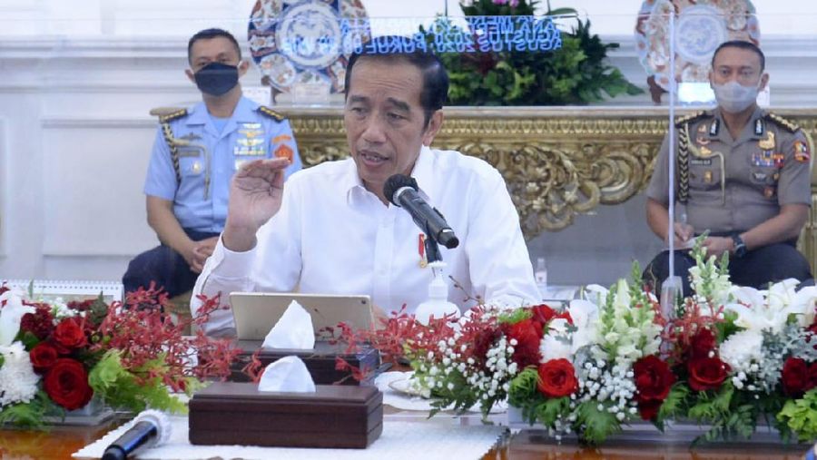 Presiden Joko Widodo kembali menggelar rapat terbatas yang membahas penanganan Covid-19 dan pemulihan ekonomi nasional bersama jajarannya di Istana Merdeka. (Foto: Kris - Biro Pers Sekretariat Presiden)
