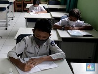 Sekolah di Zona Kuning Boleh Dibuka, Ini Warning Jokowi