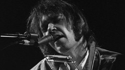 Video Giliran Neil Young Kritik Trump: Kami Butuh Presiden yang Sebenarnya!