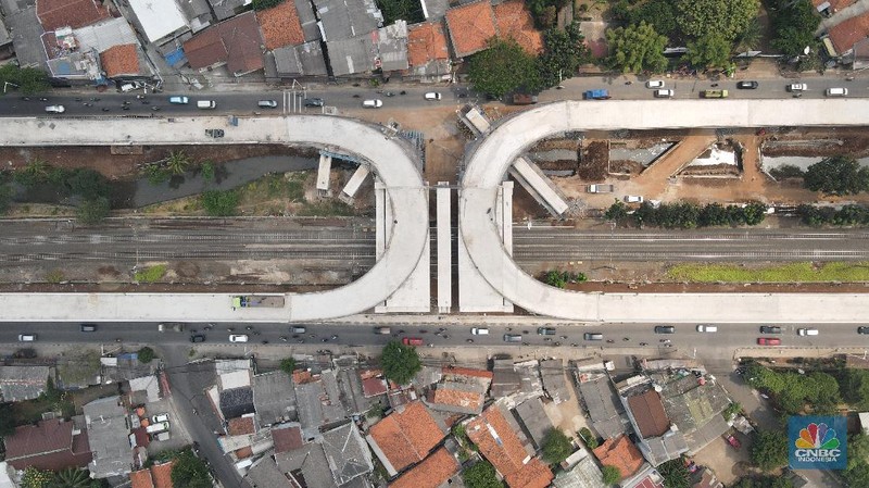 Unjuk rasa ribuan warga Jerman menentang pembatasan sosial berakhir ricuh. (AP/Markus Schreiber)
