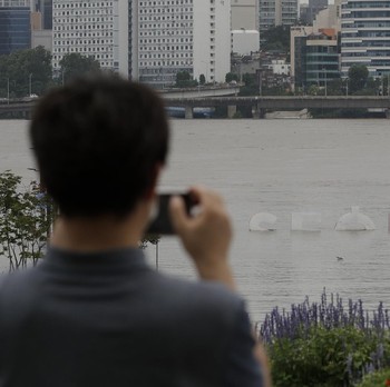 Melihat Banjir Bandang yang Hantam Korea Selatan