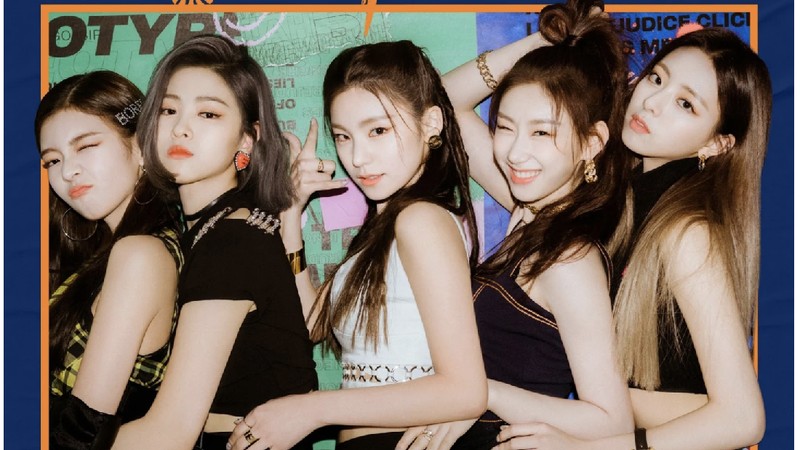 Reminiscence dirilis pada 3 Februari, dan merupakan mini album pertama EVERGLOW. Dengan lagu utama 