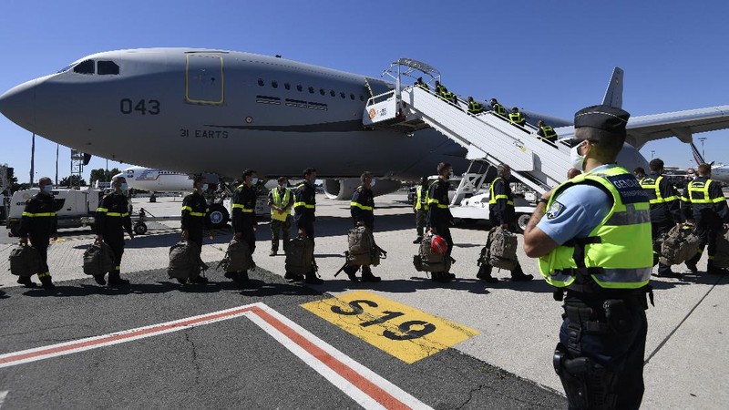 Pasca ledakan, Prancis beri bantuan untuk Lebanon. (AP/Bertrand Guay)