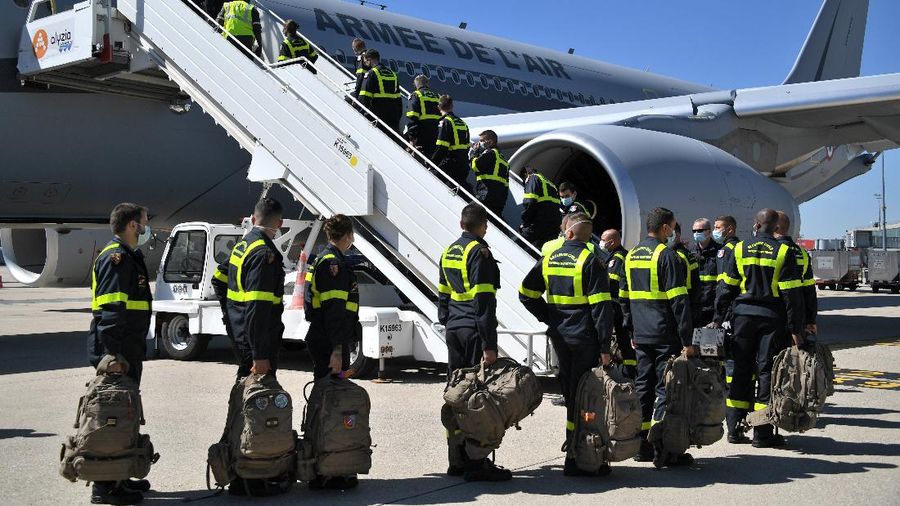 Pasca ledakan, Prancis beri bantuan untuk Lebanon. (AP/Bertrand Guay)