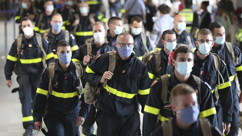 Pasca ledakan, Prancis beri bantuan untuk Lebanon. (AP/Bertrand Guay)