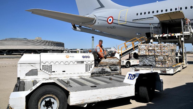 Pasca ledakan, Prancis beri bantuan untuk Lebanon. (AP/Bertrand Guay)