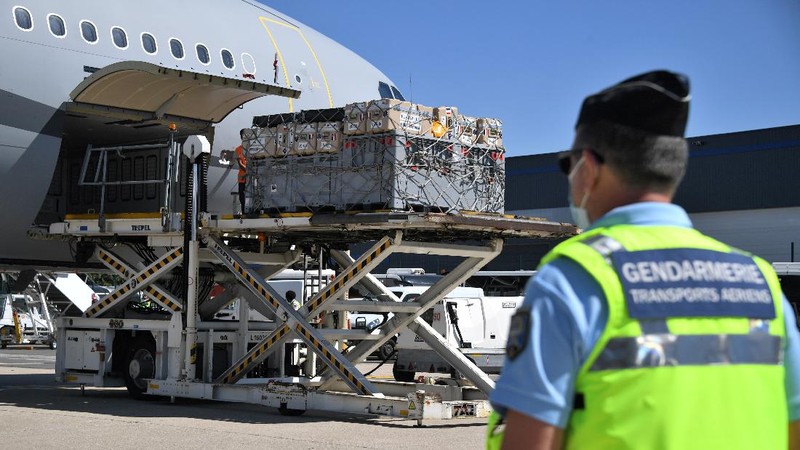Pasca ledakan, Prancis beri bantuan untuk Lebanon. (AP/Bertrand Guay)