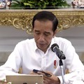 Tertunduk, Jokowi: Ekonomi RI Kuartal II Jatuh -5,32%
