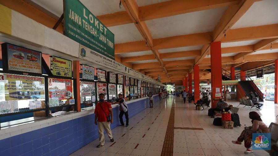 Terminal kampung rambutan sepi penumpang. (CNBC Indonesia/Andrean Kristianto)